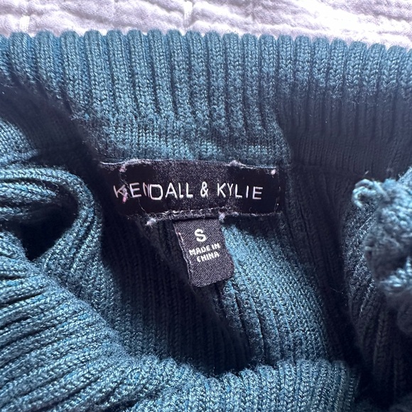 Kendall and Kylie Sleeveless Turtleneck - Picture 4 of 4